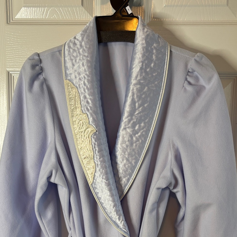 Apostrophe Light Blue Robe w/White Trim Full Length Soft Flannel Outer Feel EUC - Picture 2 of 12